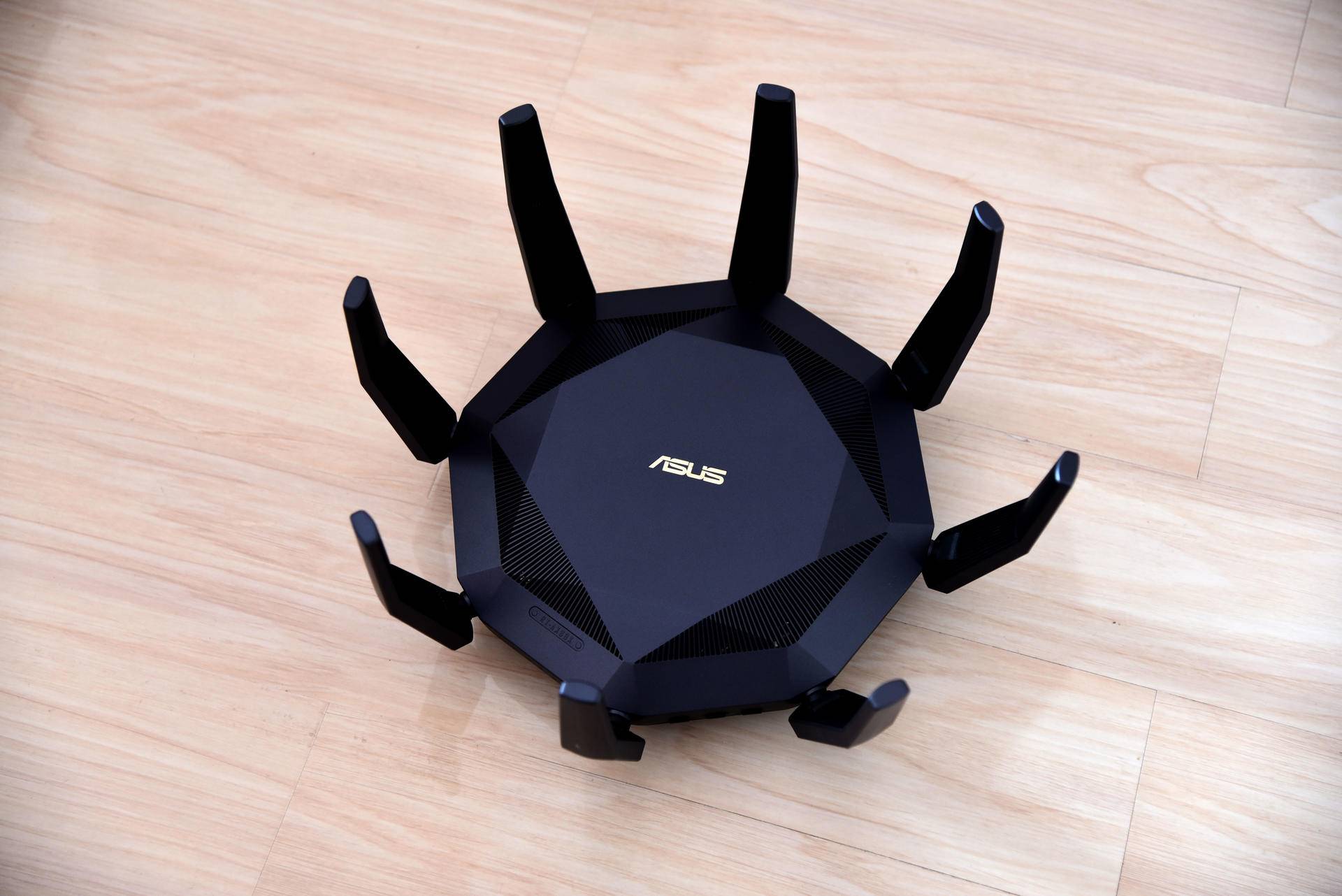 一个路由4699元，华硕帝王蟹RT-AX89X：不贵！我只是挑选优质用户