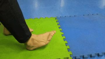 跑步对于下半身肌肉的训练,小腿迎面骨外侧肌肉疼怎么拉伸