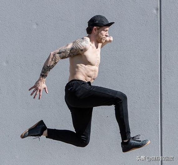 想要胸肌显大练哪里,想要胸肌有型怎么做俯卧撑