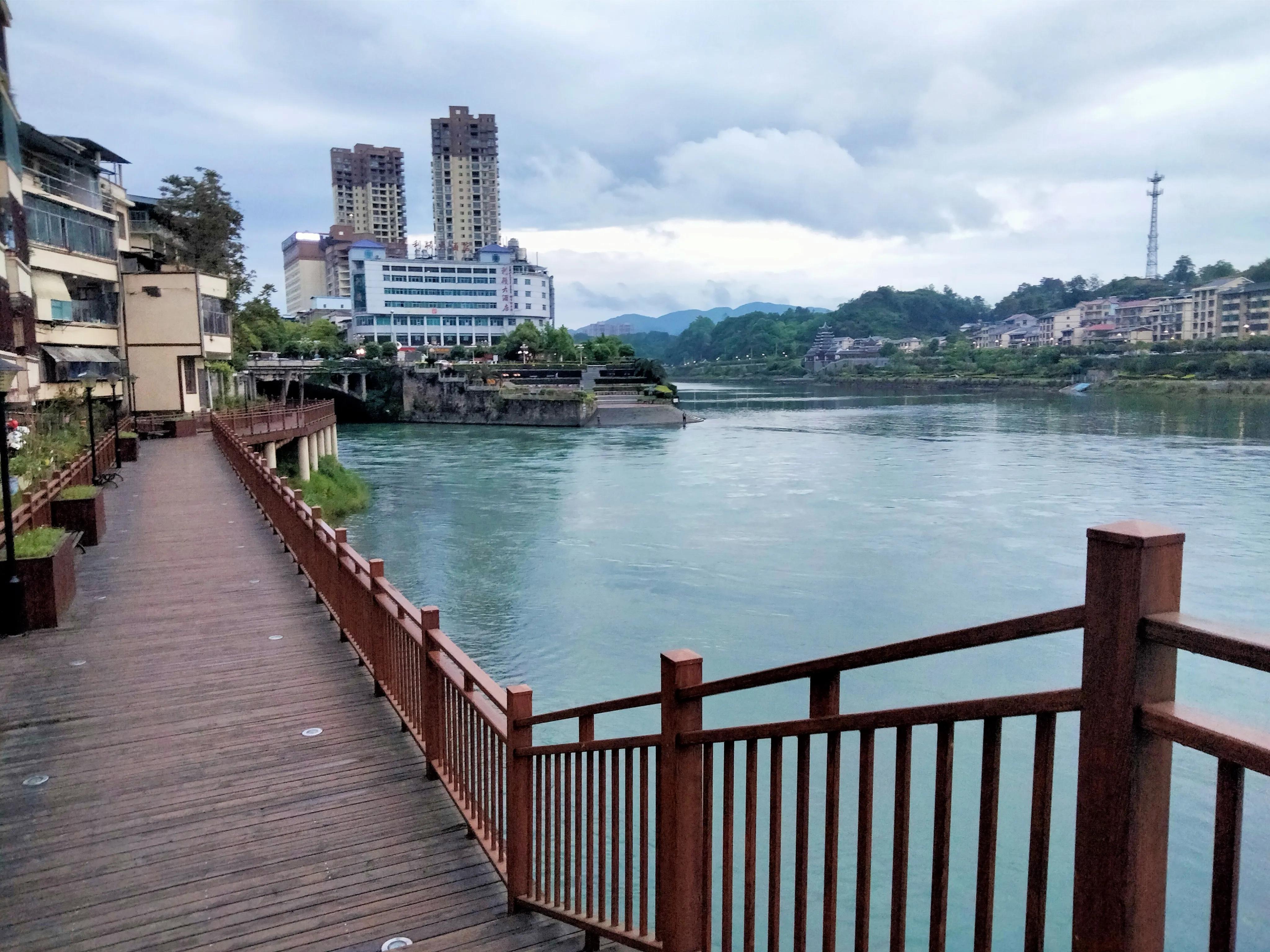 运动老乡（69）五人摩途挂壁公路历奇境