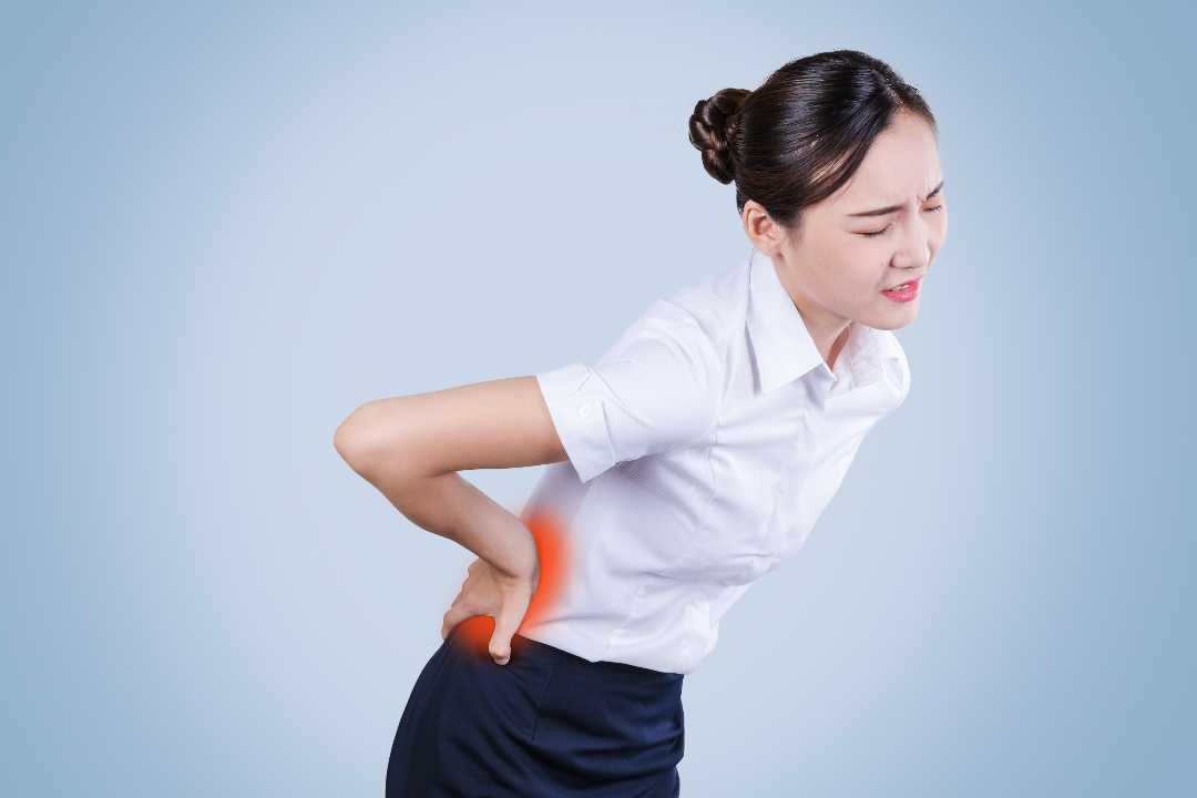 坐骨神经疼严重到无法站立行走,坐骨神经痛的症状的最好治疗方法