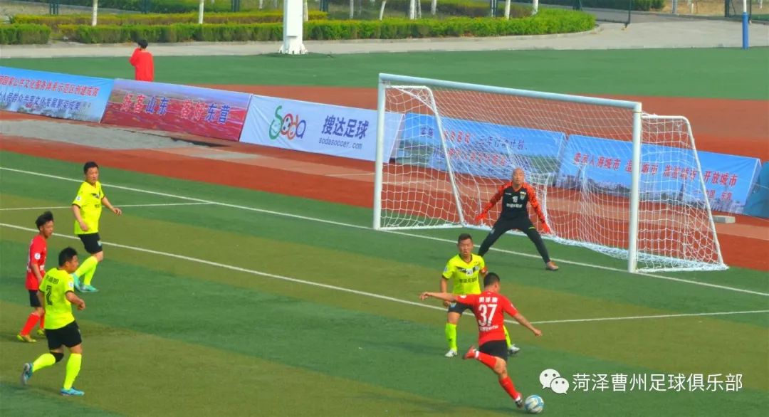 市体育局局长史长华亲临东营为曹州队加油助威,曹州队3:1胜对手