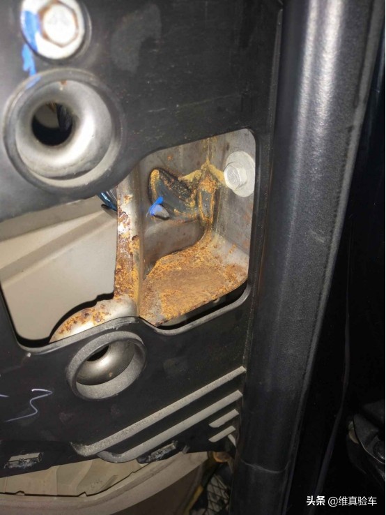 5w买年份近的二手车,开了50000公里的别克君越值多少钱