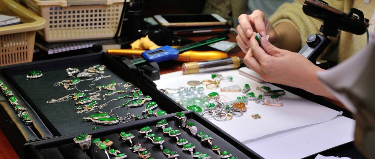 直播玉石卖货的是真的假的,玉石直播利润真有那么大吗