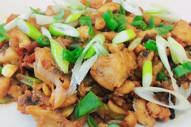 川菜青椒鱼怎么做好吃,川菜泡椒椒麻鱼的做法