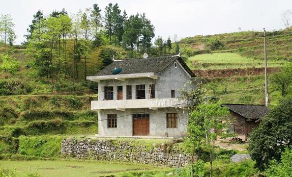 农村外墙不贴瓷砖有什么讲究,农村盖房为啥侧面不粉刷