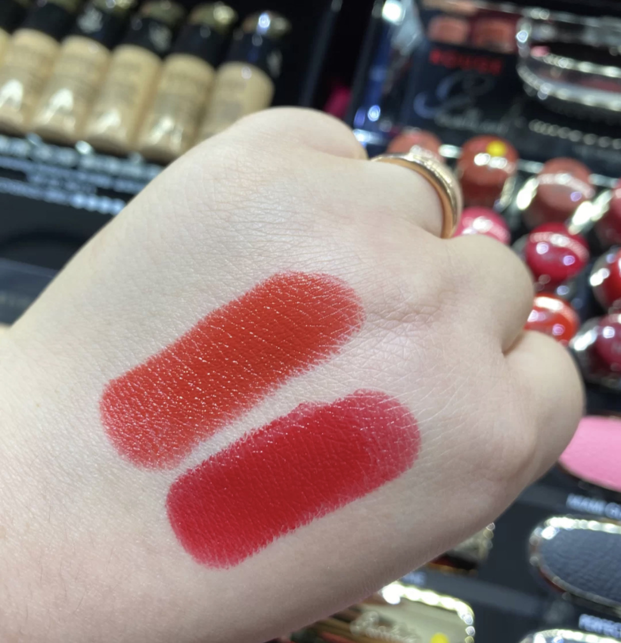 娇兰214和tf16哪个好看,tf经典黑管口红16号