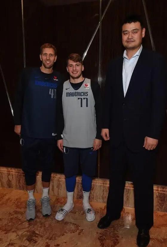 姚明的身高是大家讨论的话题,姚明有多高真实身高你绝对想不到