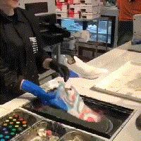 当初忍痛买的万元球鞋,被你们说拆就拆,你有想过我的感受吗?