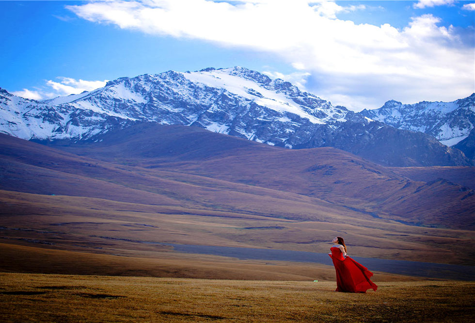 天山天池大峡谷之巅,美丽的天山在西藏吗