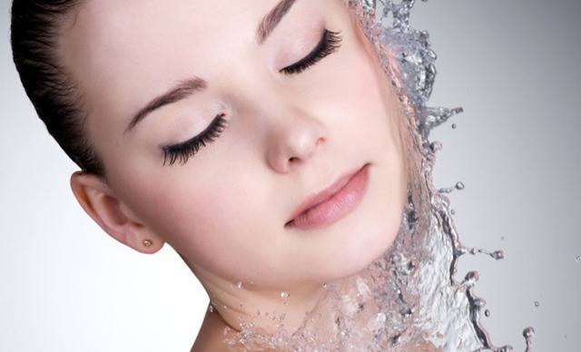 夏天油性皮肤脱妆严重，这6个日常小技巧，让你妆容精致嗨一天