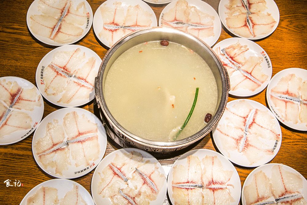 1块钱撸四盘！薄如蝉翼的蝴蝶鱼片，让你一口鲜掉眉毛！