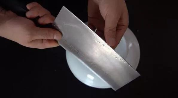 菜刀钝了怎么磨,菜刀没有磨刀石怎么磨才锋利