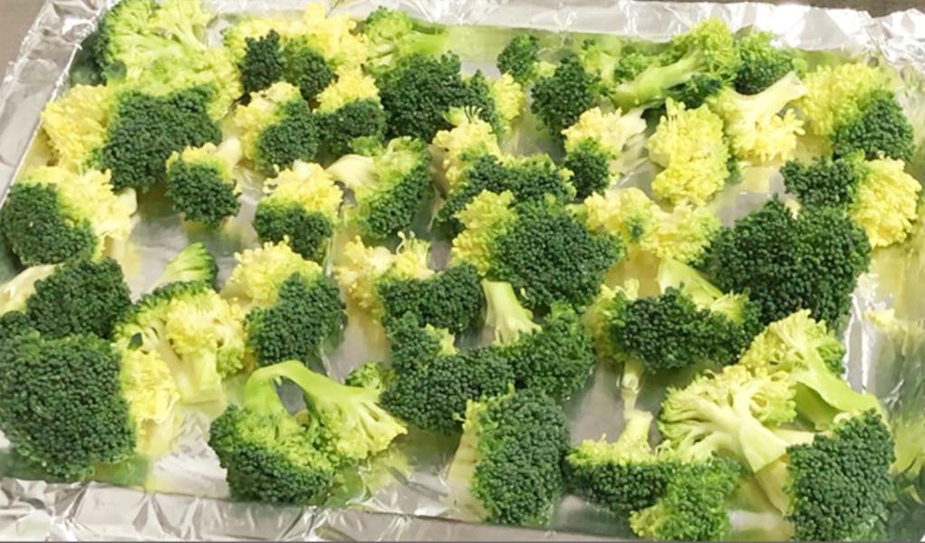 西兰花用清水能洗干净吗,白色西兰花怎么泡去脏东西