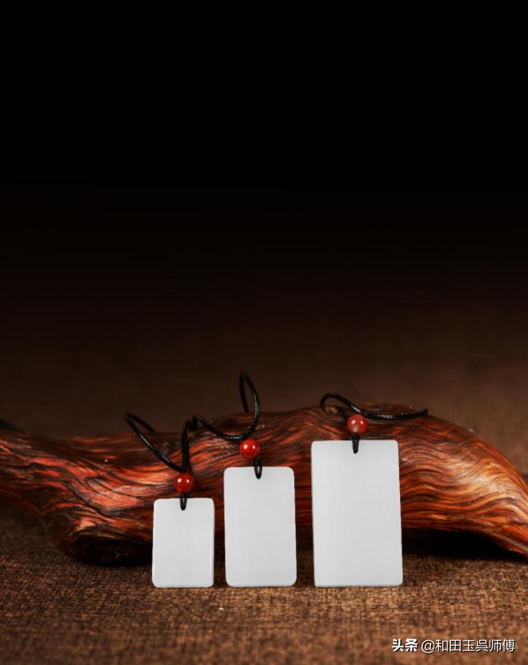 平安无事牌上面的图案,墨玉平安无事牌的讲究