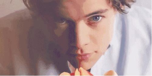 为什么衣服洗完总是有一股馊味,怎样洗汗臭味衣服才更干净