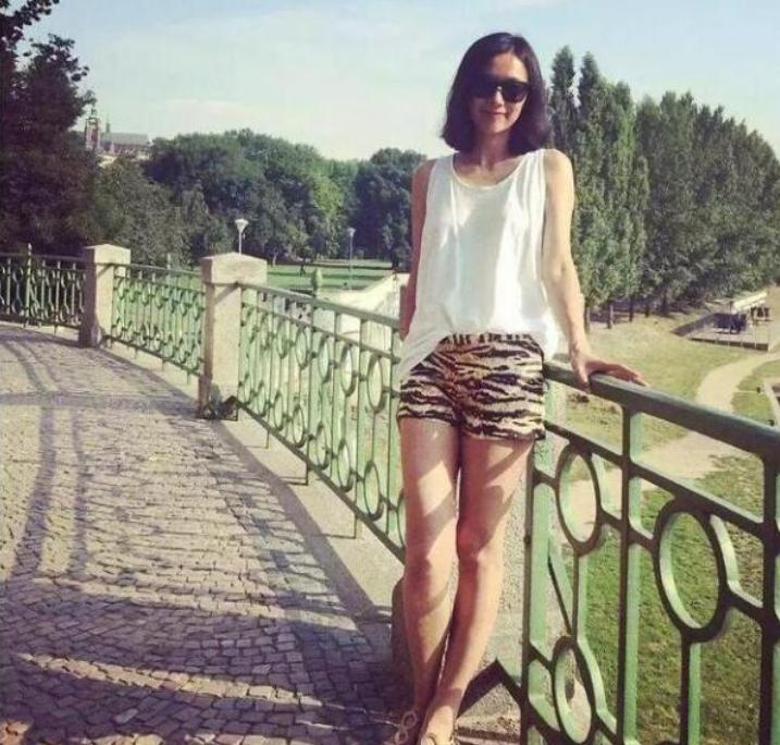 徐静蕾伸懒腰长高,徐静蕾18岁