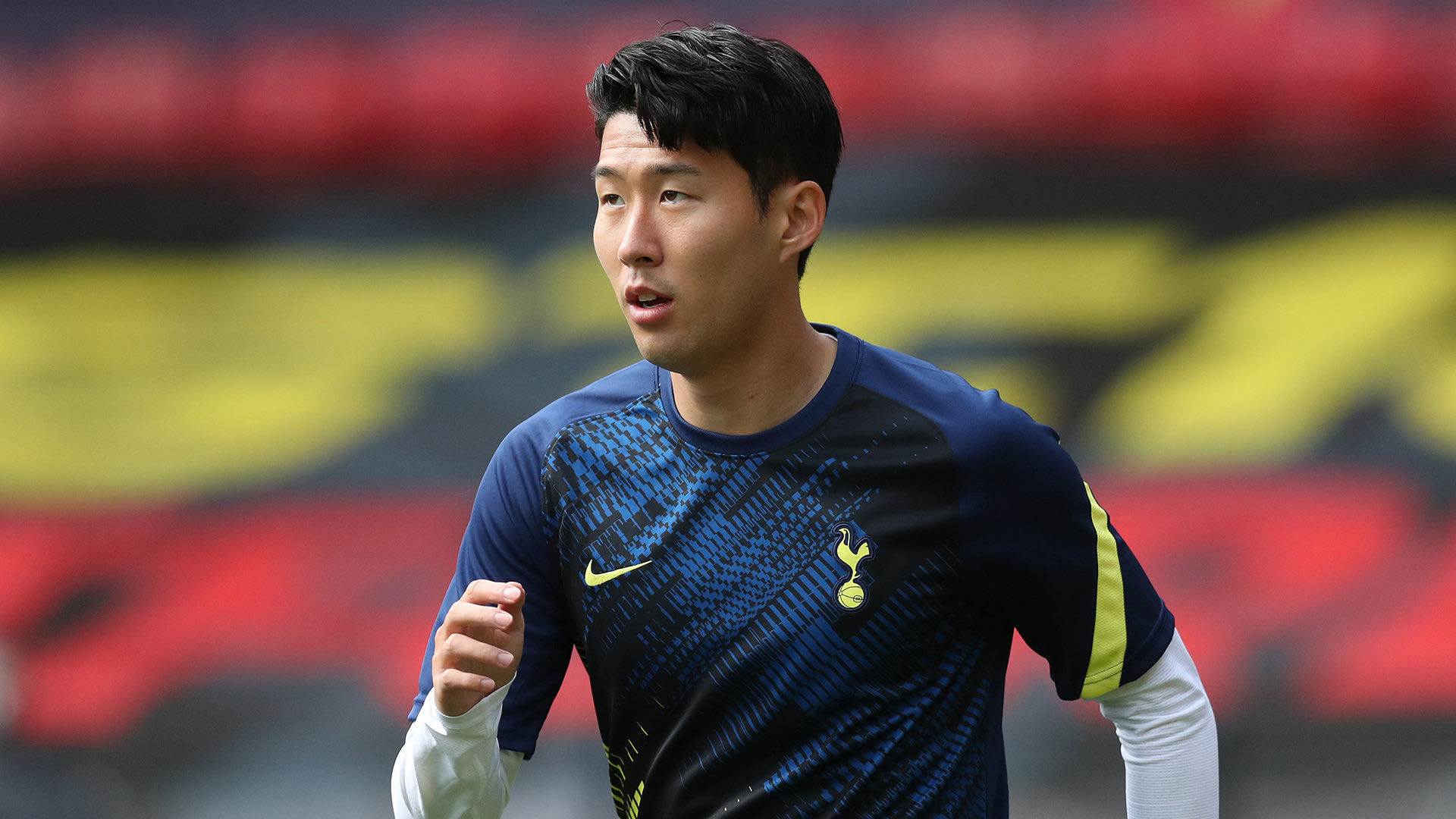 孙兴慜80米狂奔进球,孙兴慜70米反击各国解说