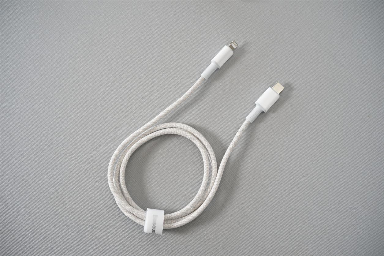 倍思苹果快充哪个系列好,倍思超级硅20w快充和氮化镓