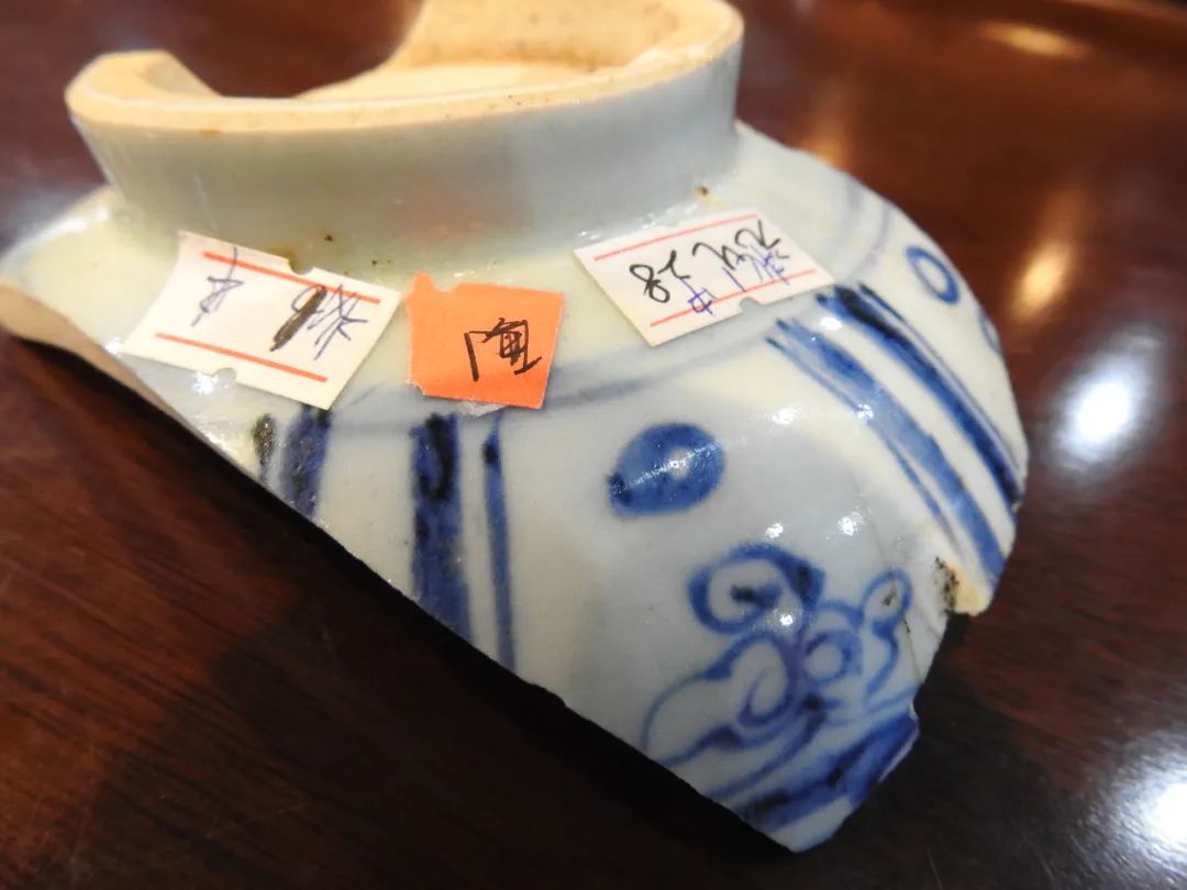 鍏冮潚鑺卞寽鐪熷搧鐗瑰緛,姘戠獞鍏冮潚鑺辩鐗瑰緛