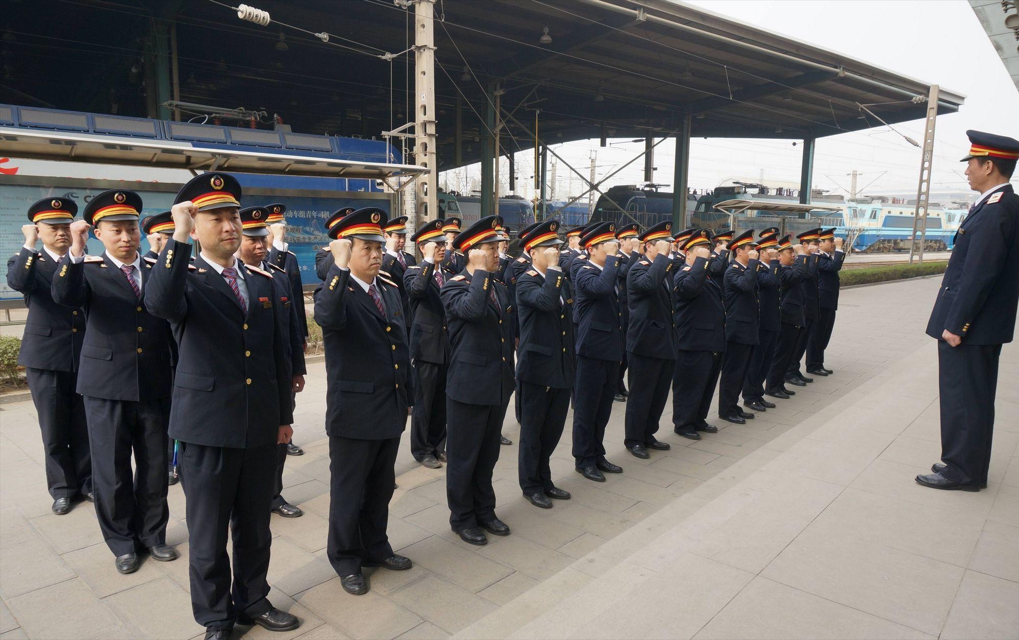 高铁司机工资最高可达多少,高铁司机的工资一般有多少