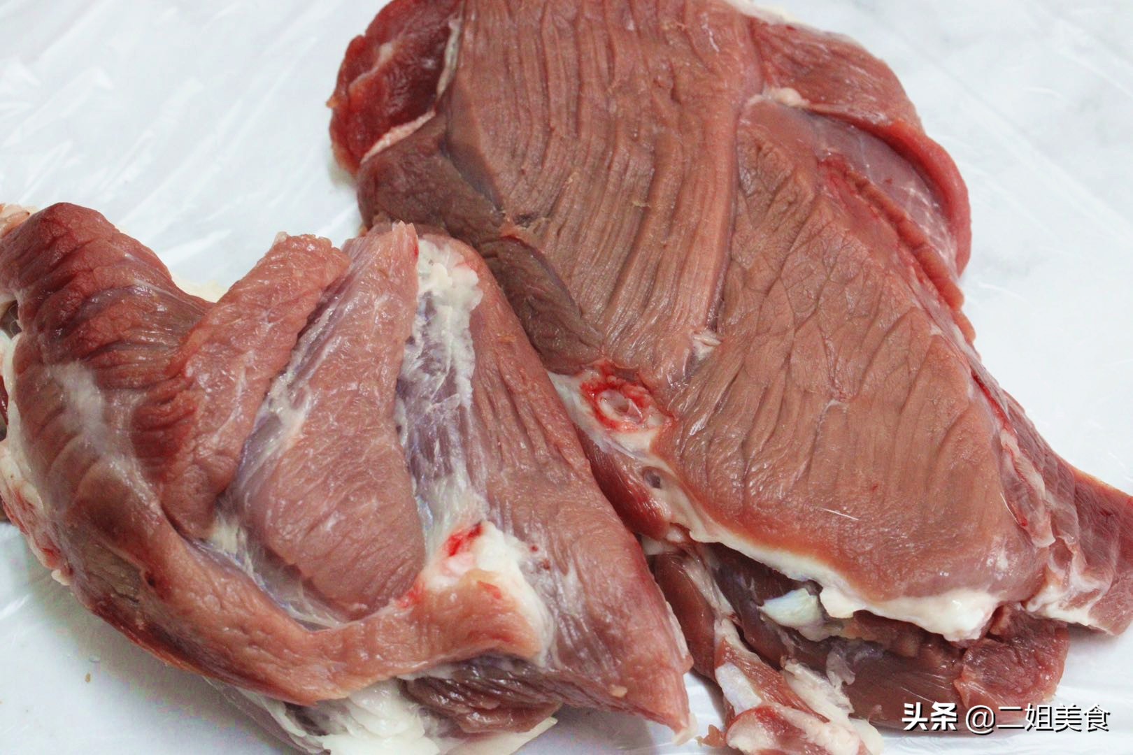 羊肉绵羊膻味大还是山羊膻味大,绵羊山羊的区别哪个膻味大