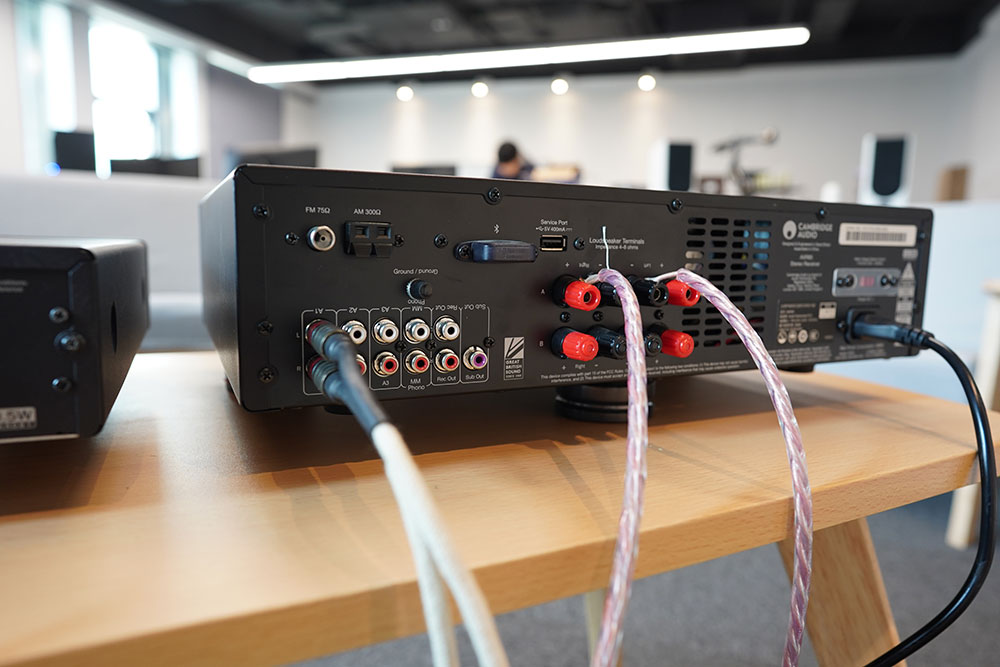 和静电音响不一样？磁力平板音响MagnepanLSR试用