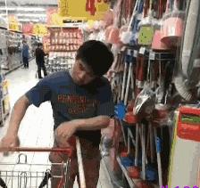 开心一刻gif下雨天,搞笑gif笑到肚子疼意外瞬间特辑