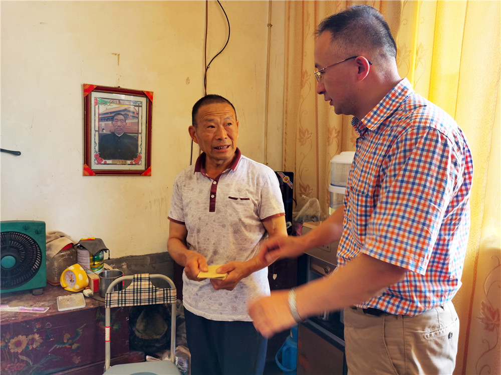 一片“兵心”在玉壶——记优秀退役军人、预备役军官、四川德港汽车用品有限公司董事长廖建波