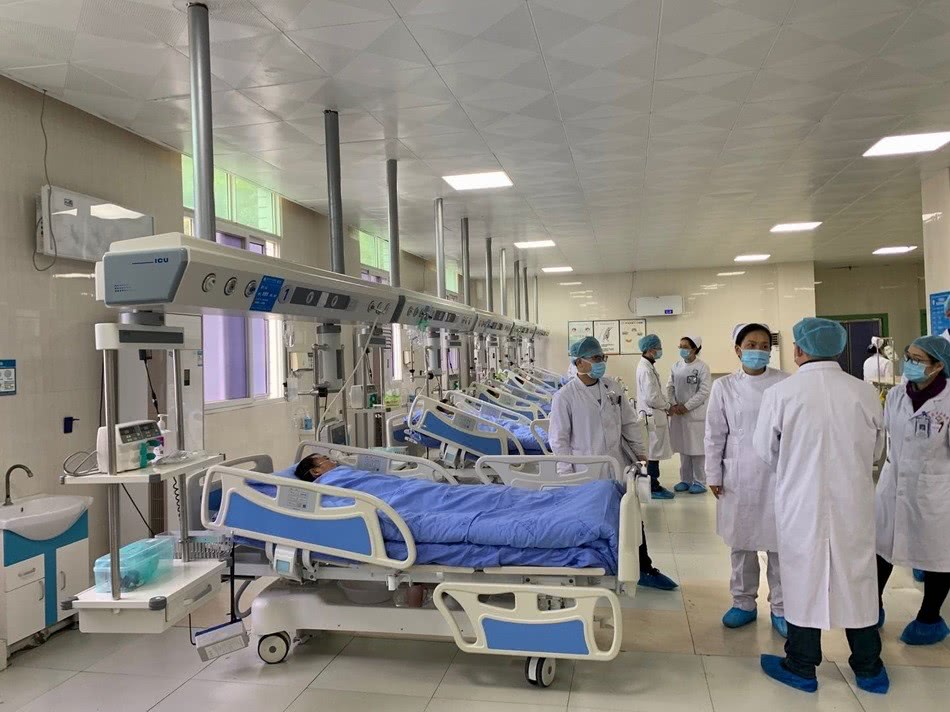 四川13名矿工被困救援视频,矿工被困700米地下长达69天