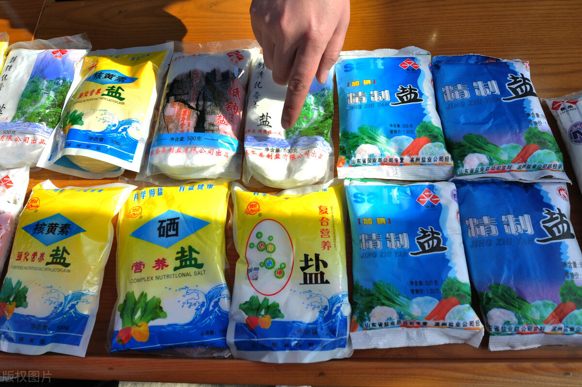 买食盐选低钠盐还是普通盐,买盐买咸的好还是不咸的好