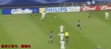 把球传给队友图片搞笑,gif把球传进球门