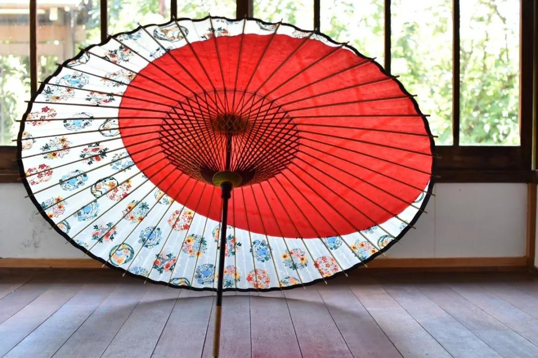 为英伦女神而生，20万日元一把的“樱和伞”，发售一小时就被抢光