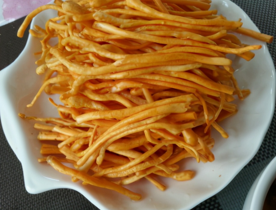 春天鸡肉和什么一起炖最营养,春天炖鸡汤什么食材搭配最好