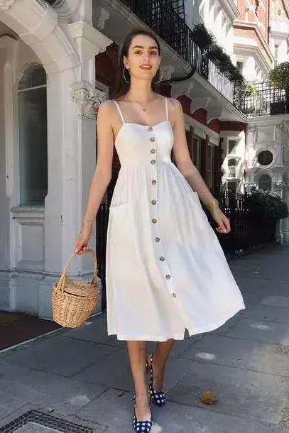 洋气上档次吊带裙秋冬内搭,今年最火的吊带裙内搭