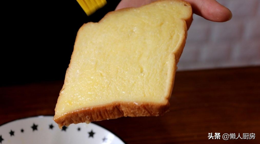 香蕉吐司面包早餐,面包和香蕉的早餐最简单做法