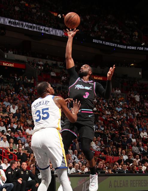 闪电侠三分球绝杀视频,闪电侠三分绝杀视频