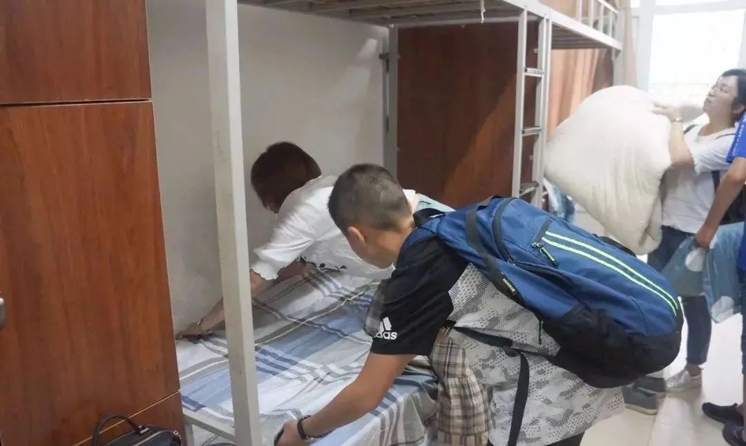 各大重庆学校宿舍,重庆宿舍条件比较好的学校