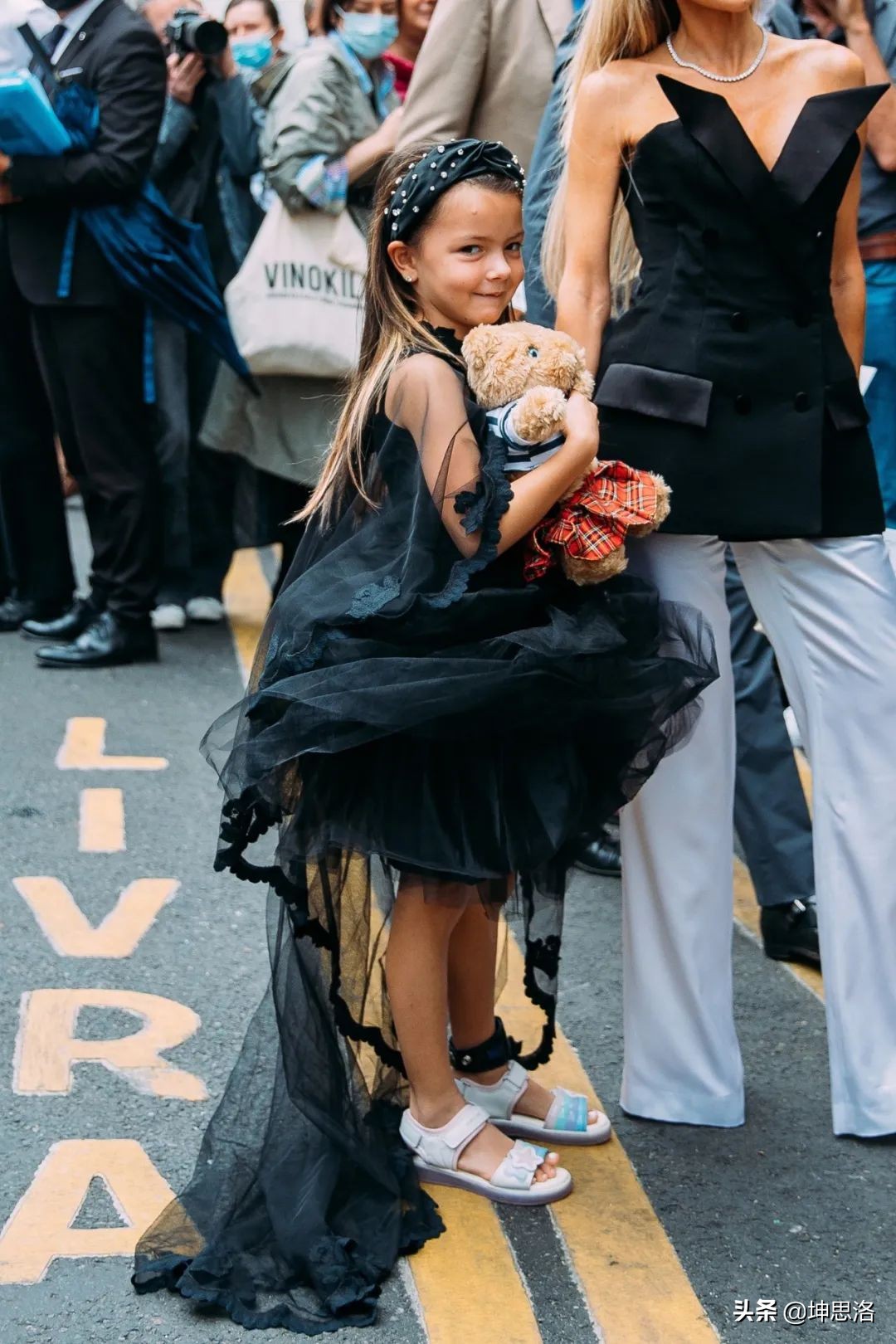 巴黎时装周的最佳街头穿搭风格,2020春夏时装周穿搭灵感指南