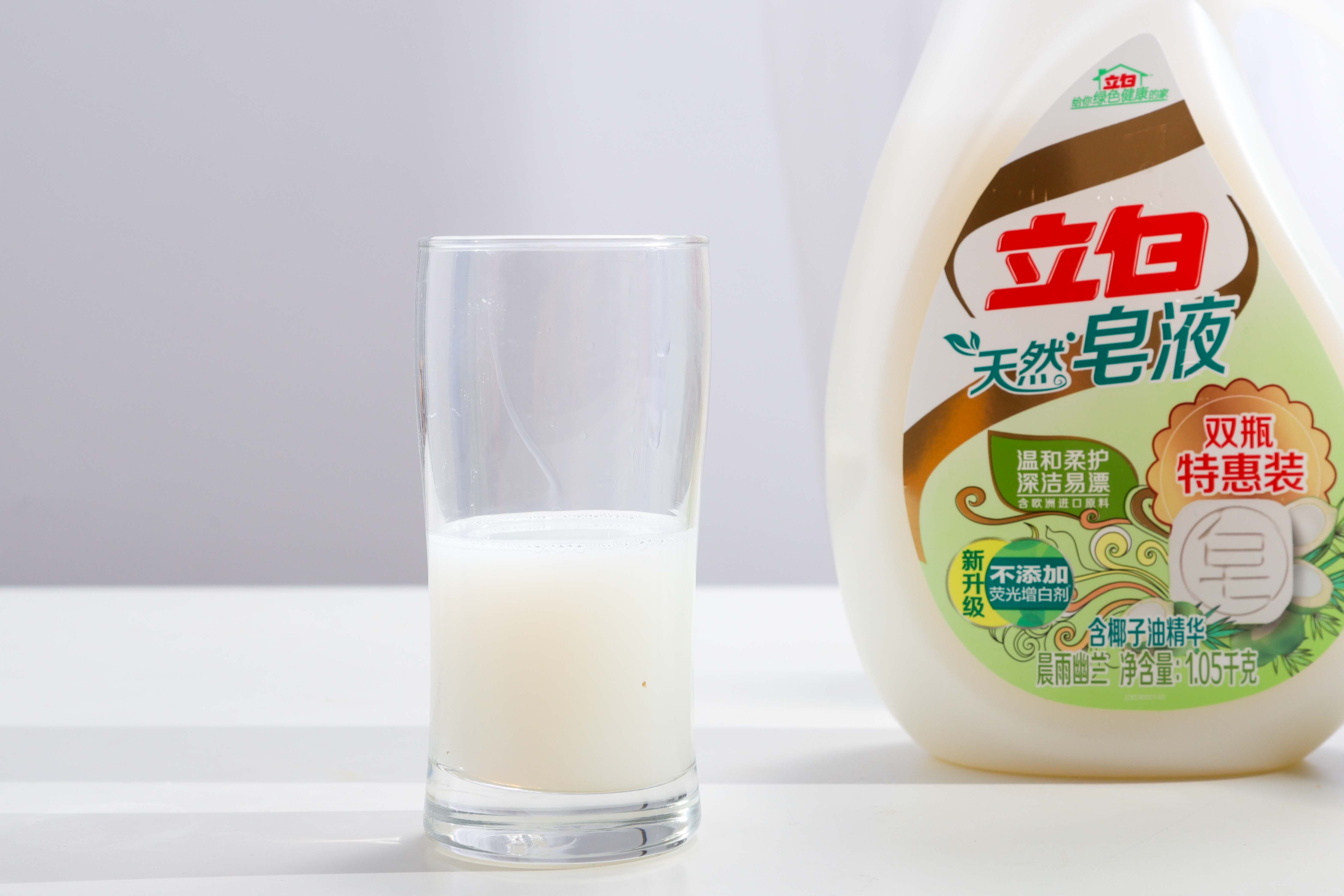 手洗衣服洗衣液能洗干净衣服吗,手洗衣物洗衣液