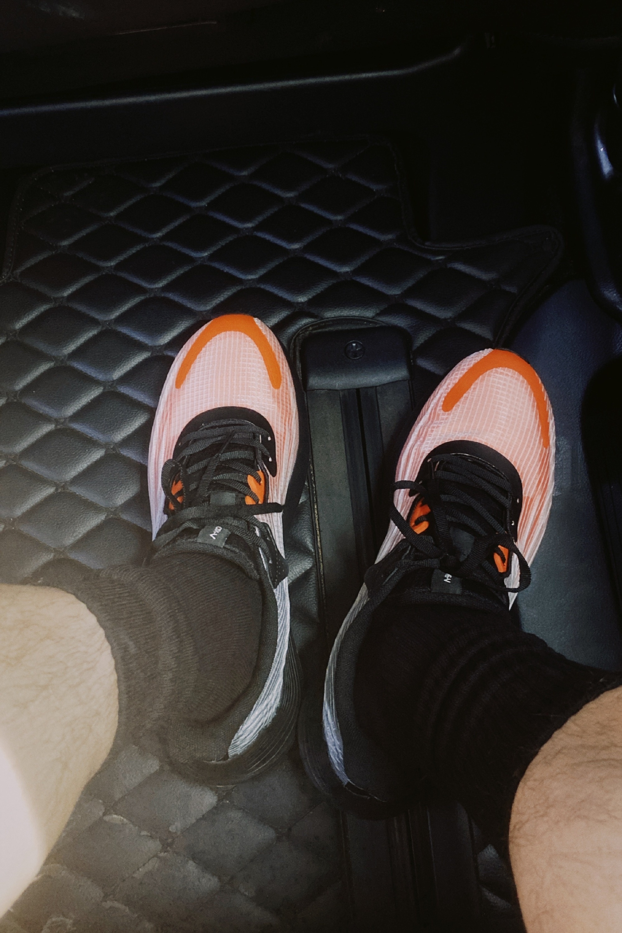 白敬亭上脚安踏跑鞋,安踏氮科技跑鞋白敬亭同款