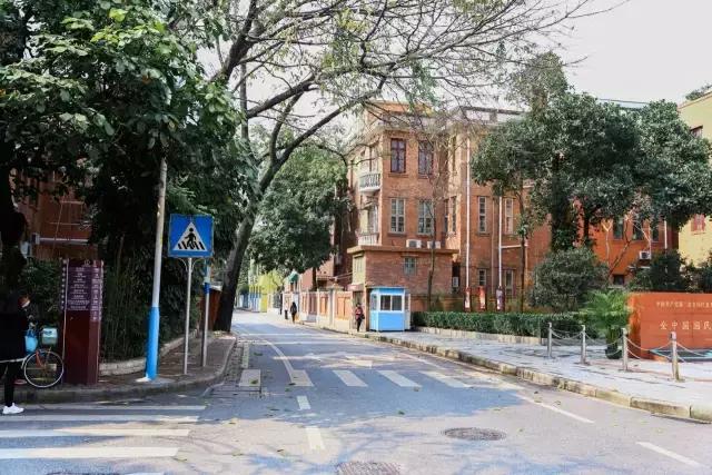 你好，让我们在东山的洋房街道来场不期而遇的邂逅