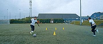 撕开防线的传球,撕开敌人的防线