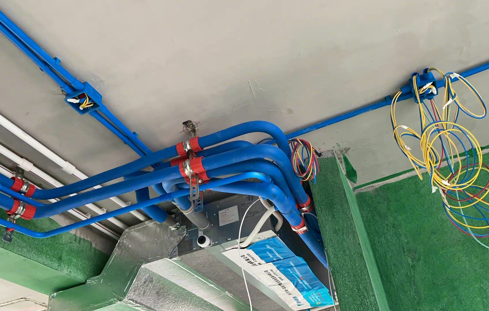 空调装中央空调还是挂式空调好,中央空调和普通空调哪个更实用