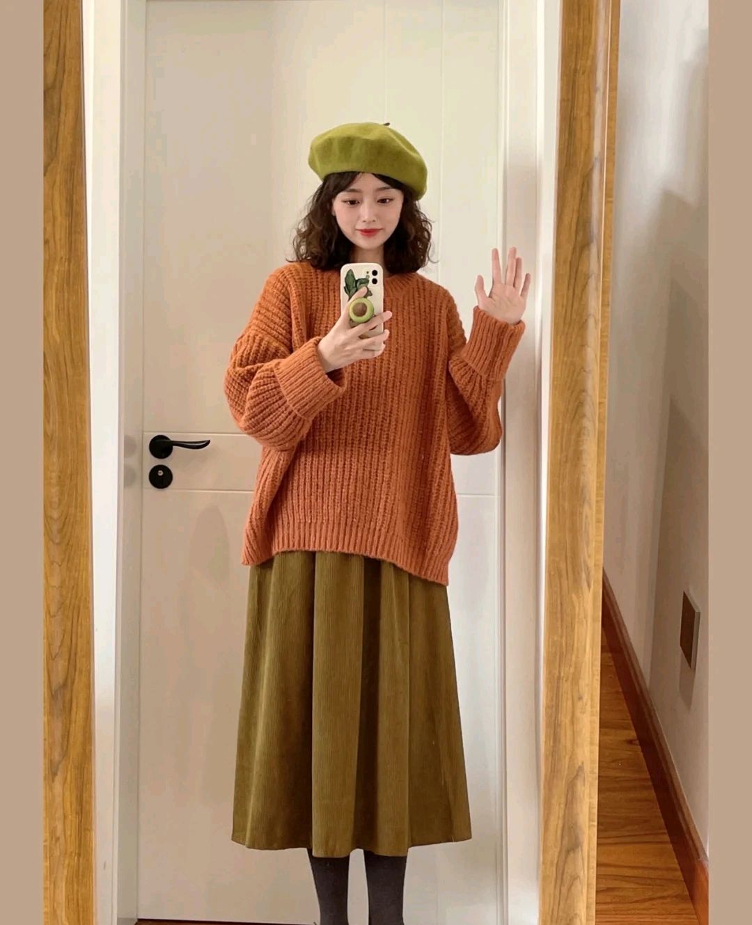 毛衣内搭搭配半身裙,毛衣搭半身裙怎么穿显身材