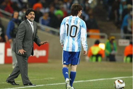 足球公认的三大球王是谁,足球公认4大球王