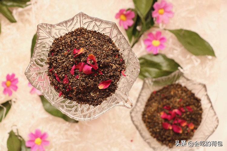 吃黑芝麻的好处补血养颜,吃黑芝麻功效好处