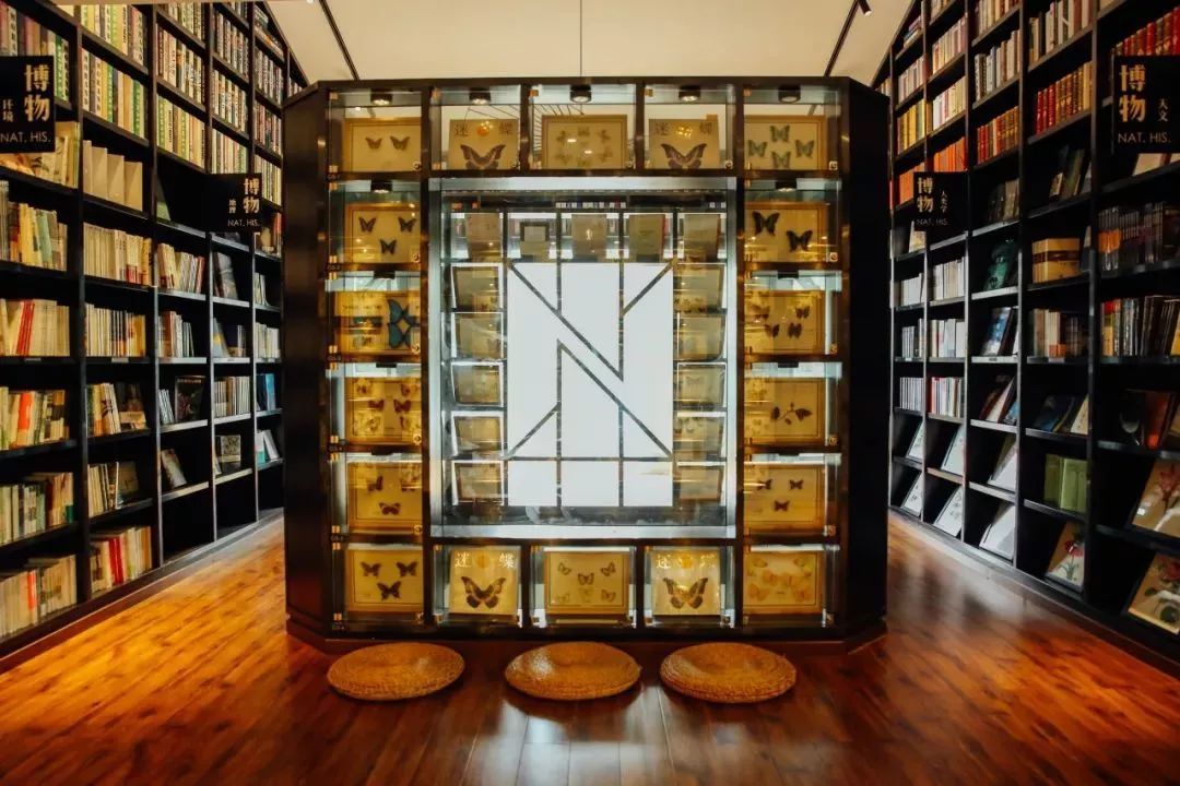 放弃城市40万年薪，夫妻躲进深山造出“最美书店”引600万人围观