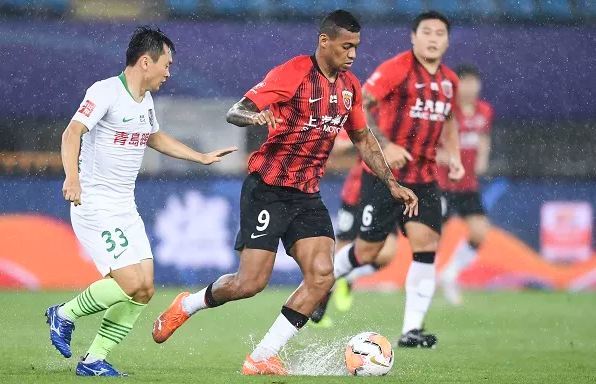 足球比赛胡尔克,胡尔克足球大力射门