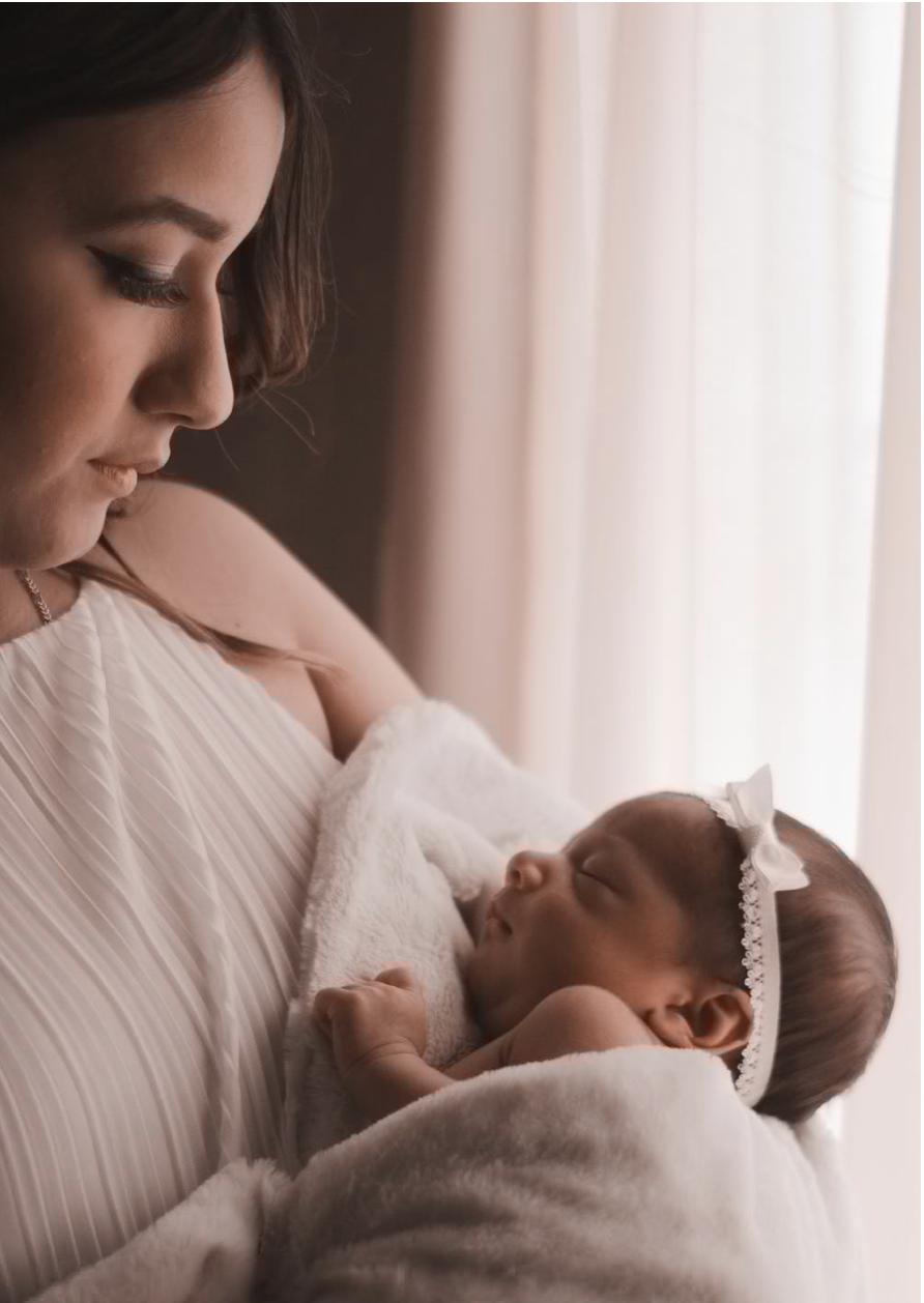 宝妈溢奶的原因及解决办法,宝妈涨奶会自动流出吗